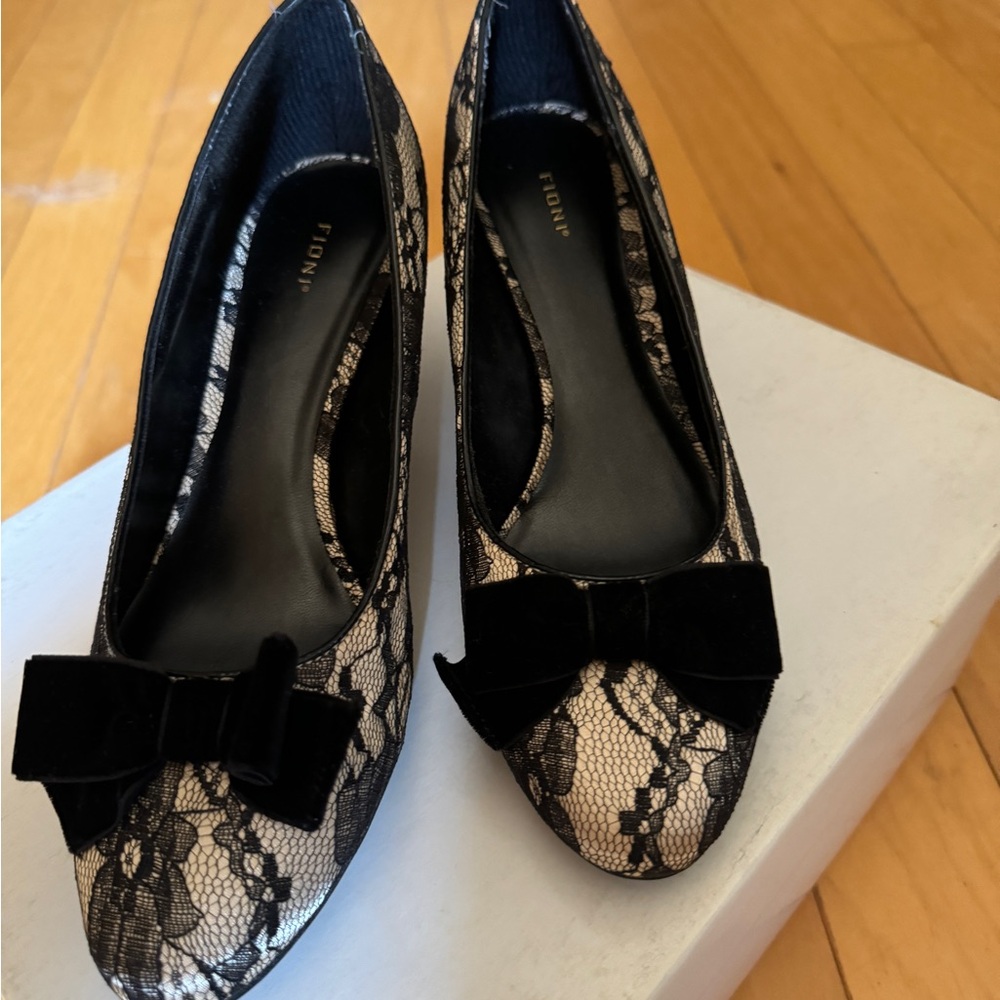 Lace pumps